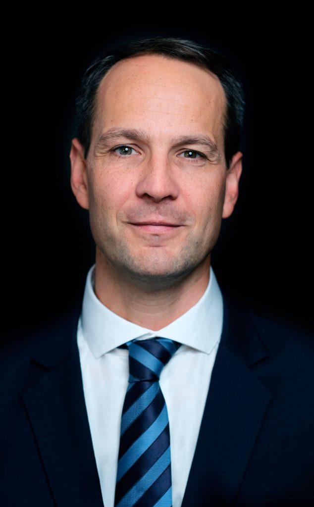 NOTOS Attorney Daniel Hövel in a Portrait photo